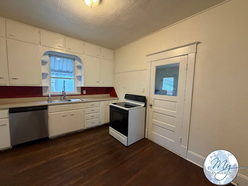 3 bed, 1.0 bath, 1730 sqft, $1,700 — Photo 2