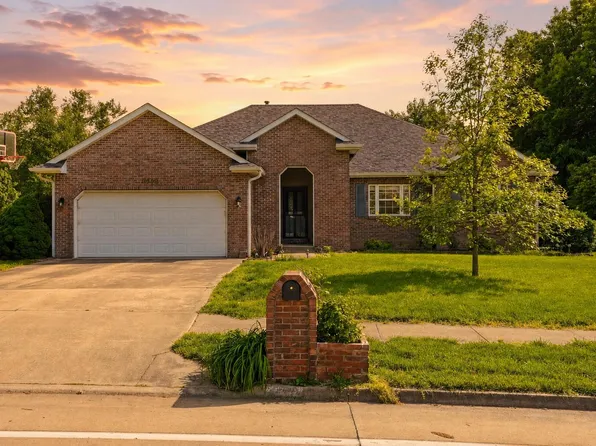 3806 Grant Ln, Columbia, MO 65203