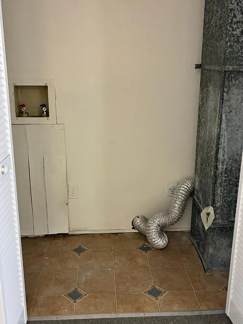903 Lodge Street - B — Photo 4