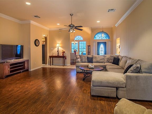 3rd image of 3223 Belmont Ln