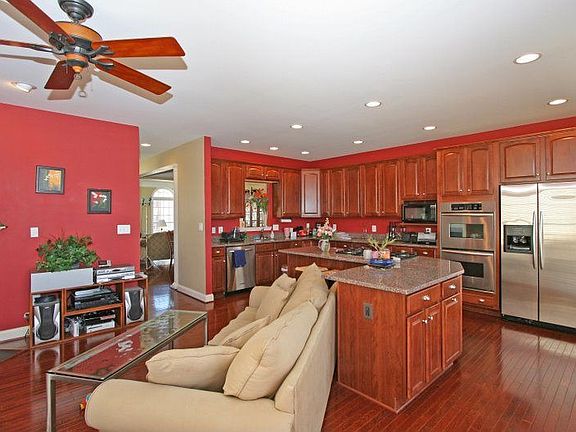 Family Rm/Kitchen Combo