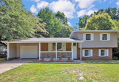 1st image of 1020 Riverside Cir
