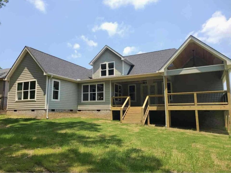 2nd image of 328 Eagle Creek Rd NW
