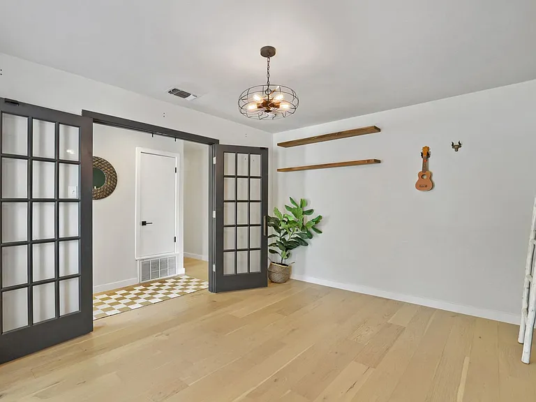 1602 Thornridge Rd — Photo 13