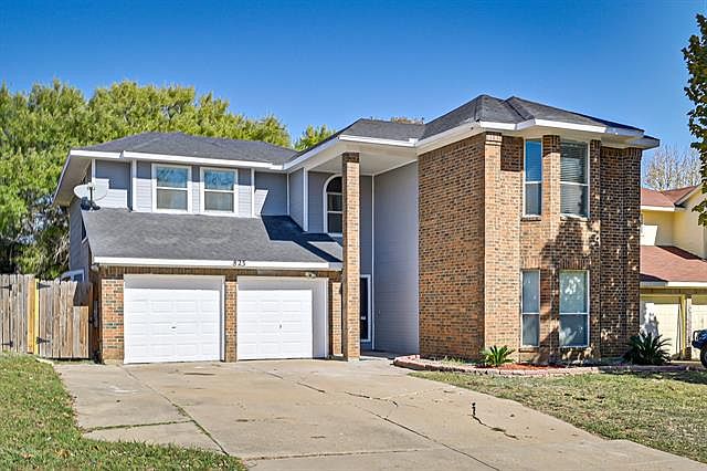 1st image of 823 Foxridge Dr