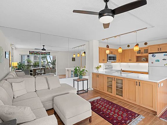 3rd image of 75-6016 Alii Dr APT 238