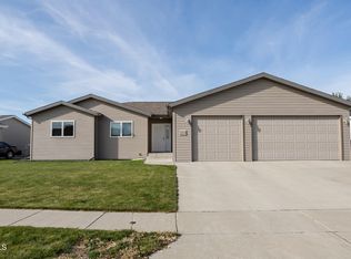 3330 Frost Ln, Bismarck, ND 58503