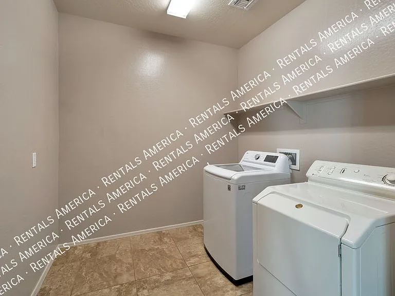3863 S Verbena Ave — Photo 9