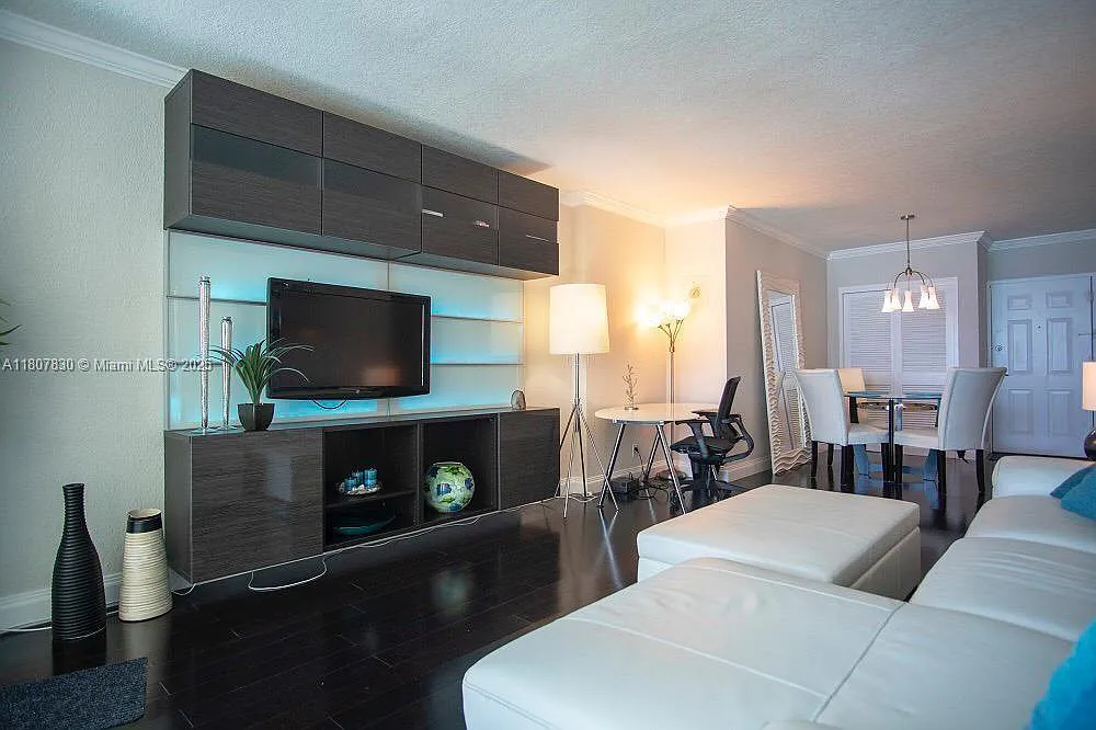 Wave Condo — Photo 4