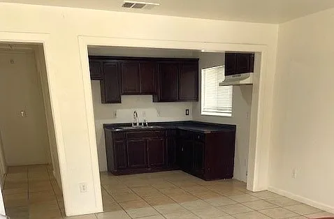 3 bed, 1100 sqft, $2,495 — Photo 4