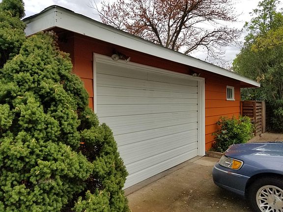 2nd image of 2600 Park Hills Dr
