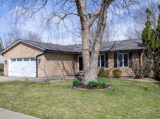 1004 Fawn Dr, Mahomet, IL