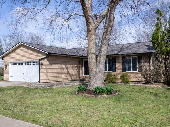 1004 Fawn Dr, Mahomet, IL 61853