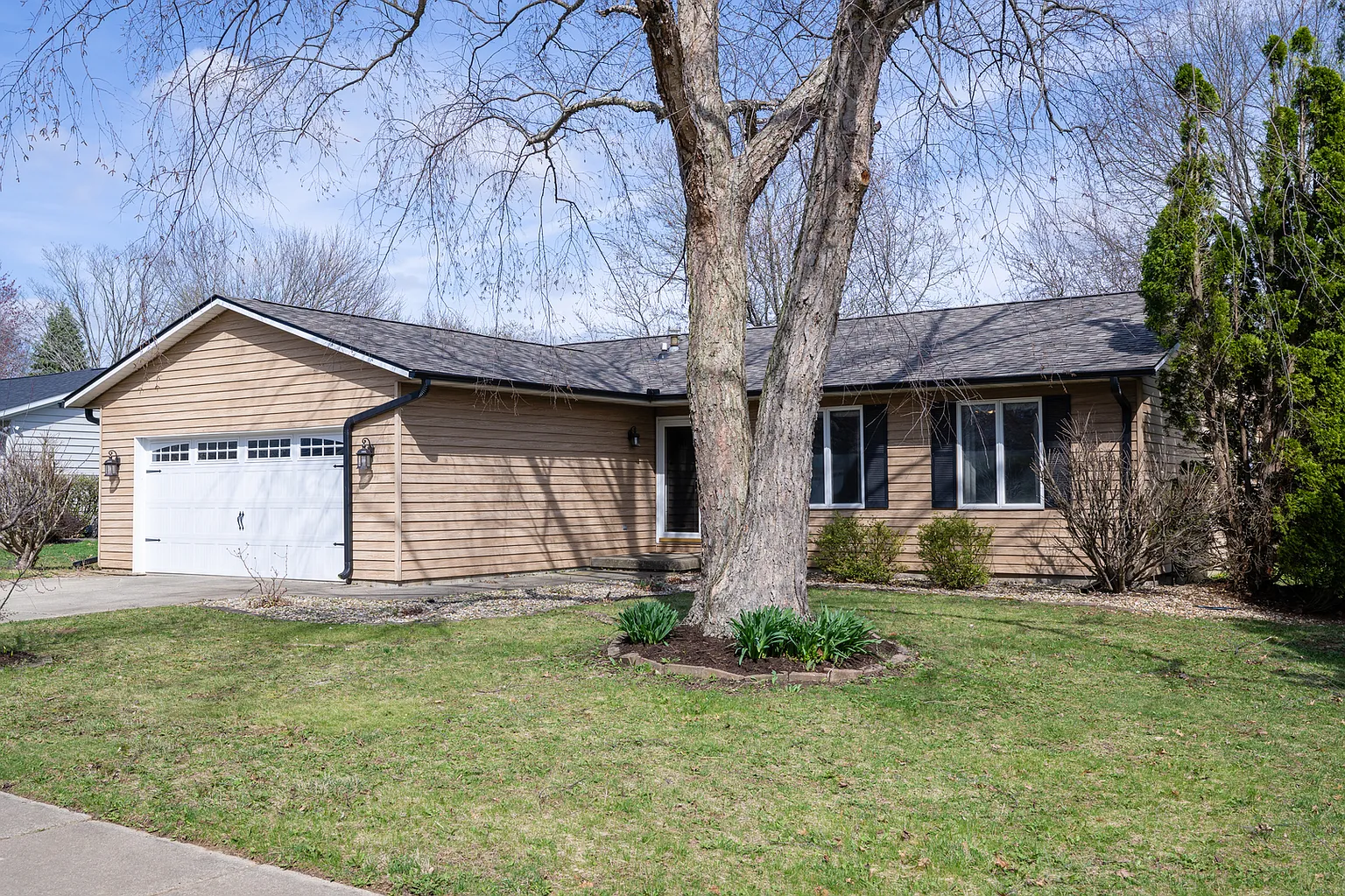 1004 Fawn Dr photo 1