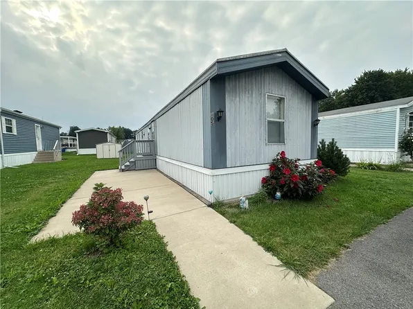 105 Stonehedge Dr, Weedsport, NY 13166