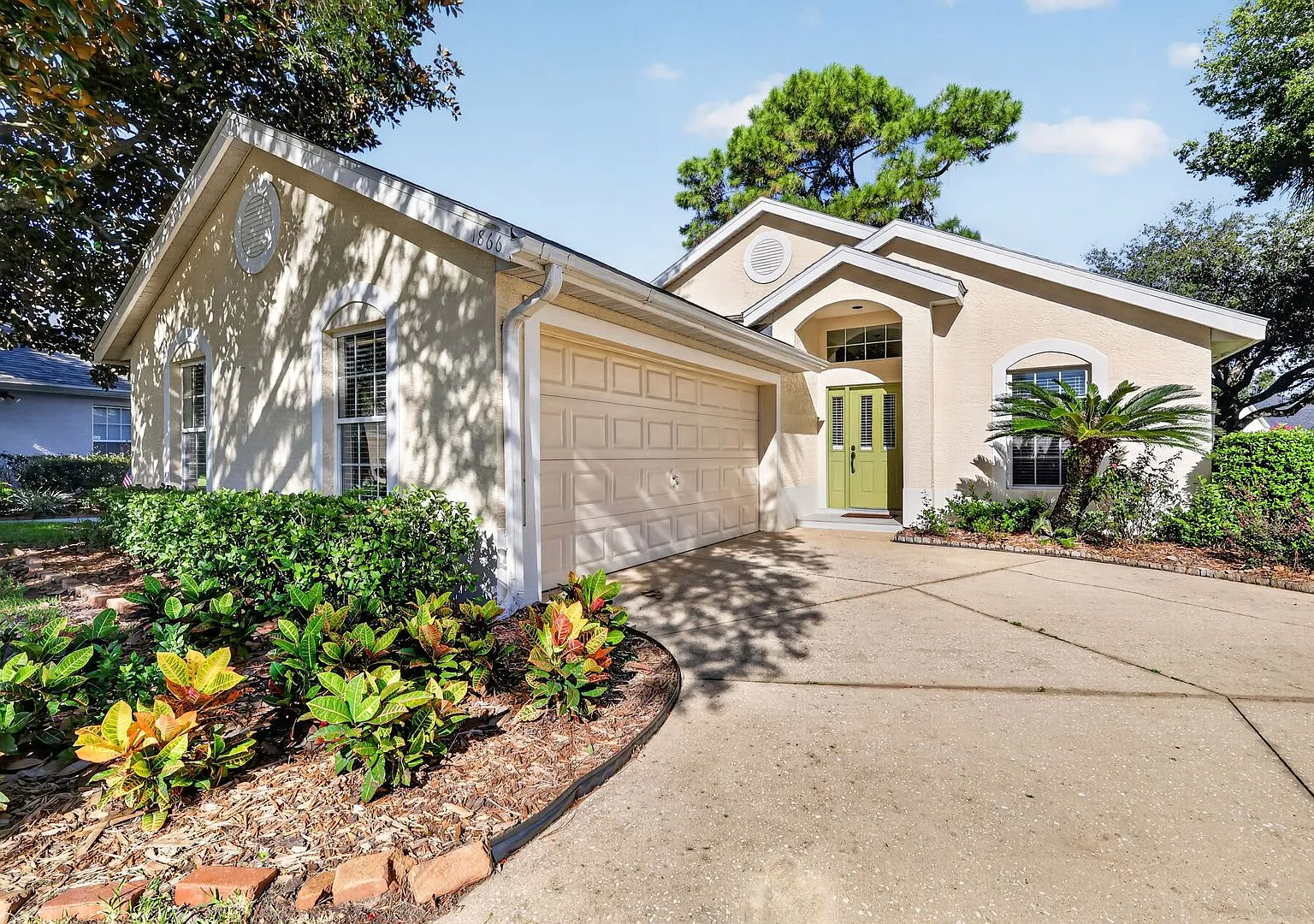 Immaculate 2 Bedroom / 2 Bathroom In Country Club Of Mount Dora! — Photo 2