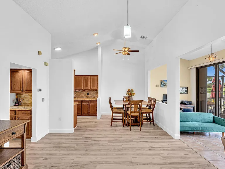 8099 Cassia Dr — Photo 5