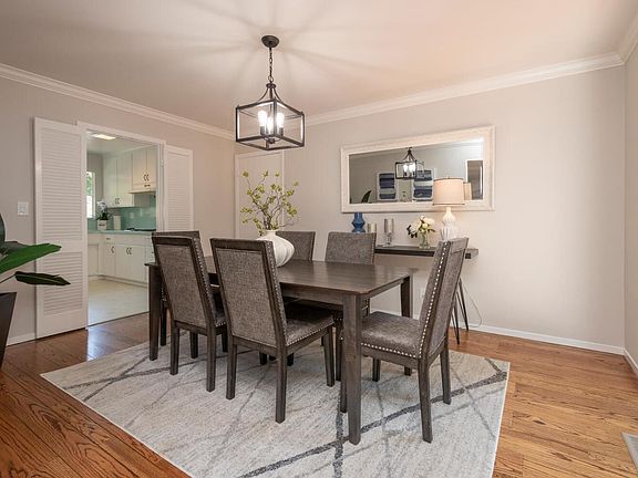 4th image of 6 Stowe Ln