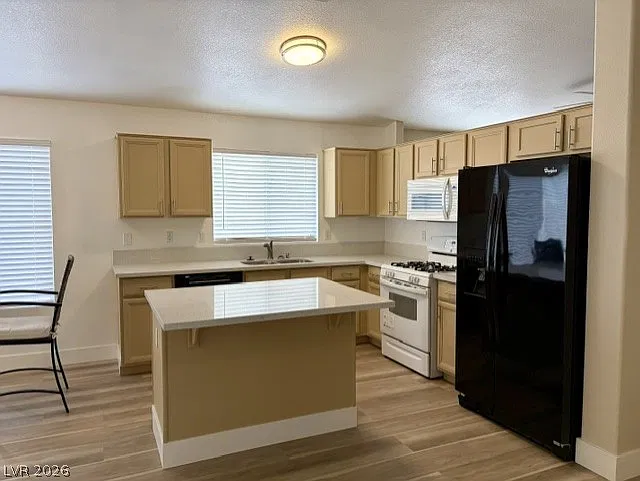3 bed, 2.0 bath, 1684 sqft, $2,350 — Photo 4