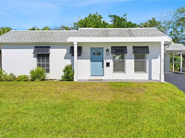 11 Knights Bridge Rd, Naples, FL 34112