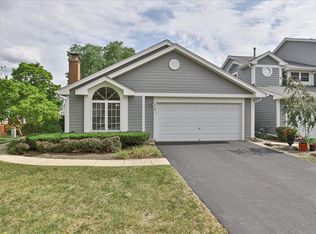 13 Sarahs Grove Ln, Schaumburg, IL 60193