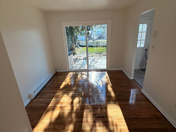 4th image of 5718 Greens Dr