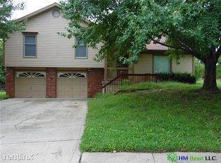 1015 NE 73rd St, Gladstone, MO 64118