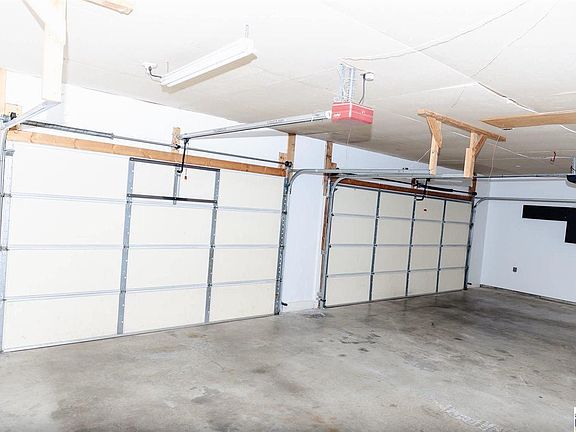 3rd image of 715 W 1st St
