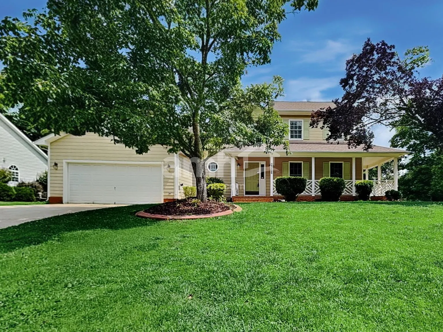 4 bed, 2.5 bath, 2254 sqft, $2,400 — Photo 1