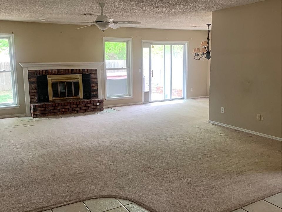 2nd image of 3105 S Lions Ave