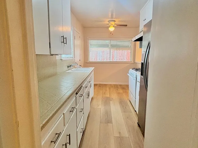 215 Avenida Granada — Photo 17