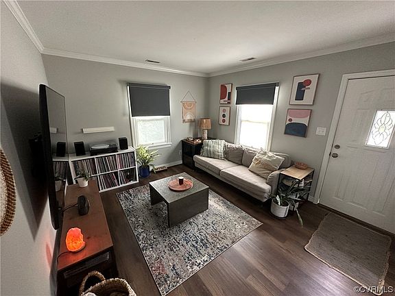 4th image of 2402 Caddie Ln