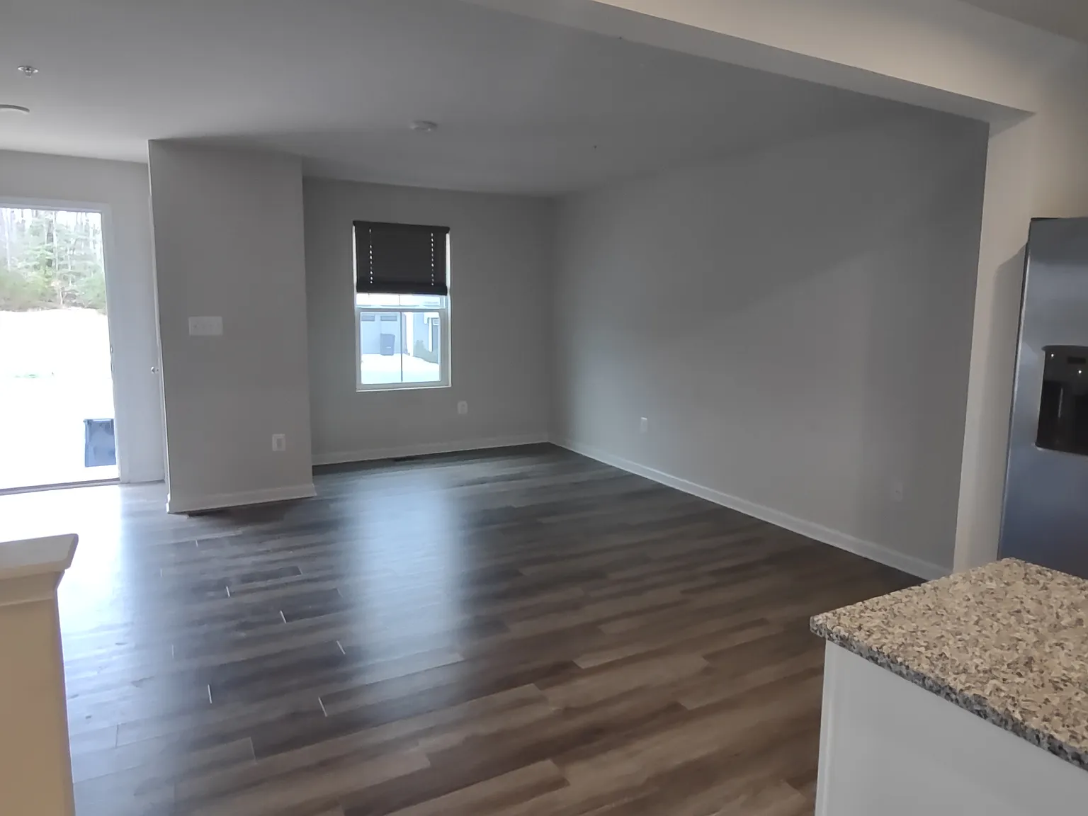 3 bed, 2.5 bath, 1220 sqft, $2,295 — Photo 2