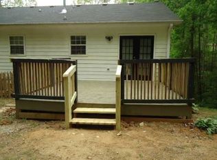 4320 Falcon Crest Dr, Flowery Branch, GA 30542