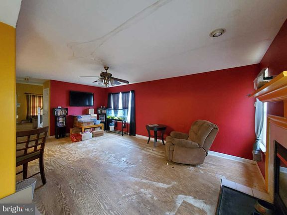 5th image of 825 Gibbs Dr