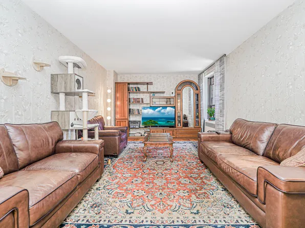 2140 Knapp Street image 3 of 25