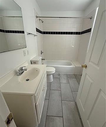 5th image of 3701 Cadiz St