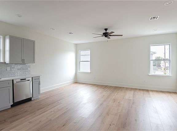 4th image of 2940 Audubon St