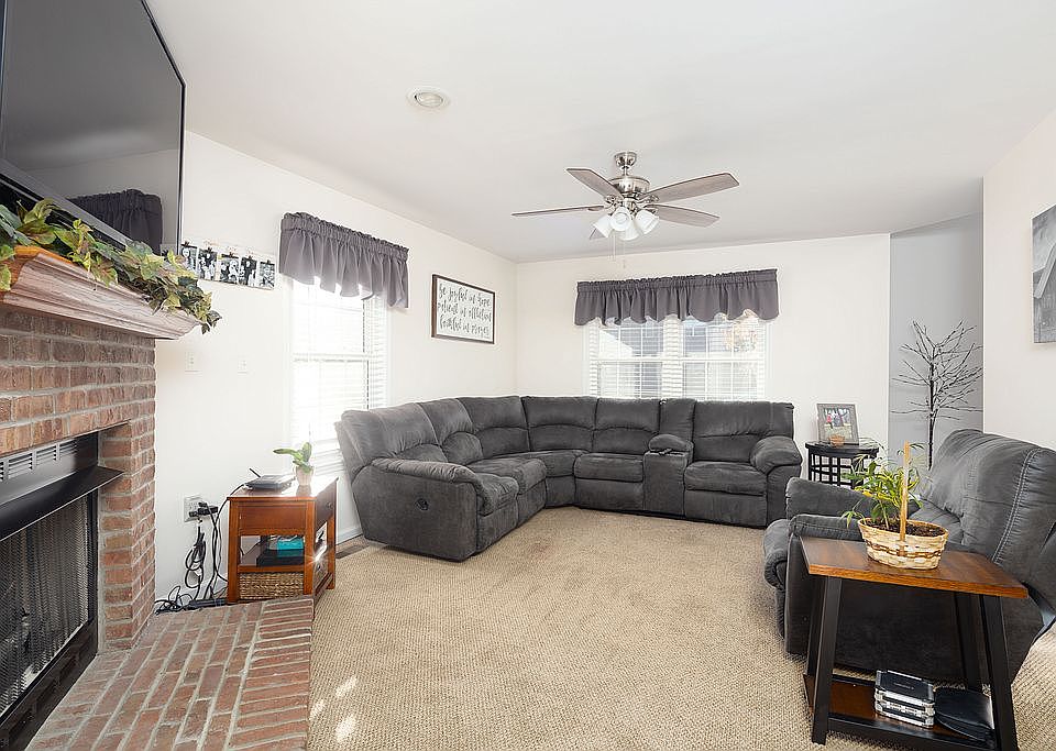 2nd image of 112 Woodduck Ct