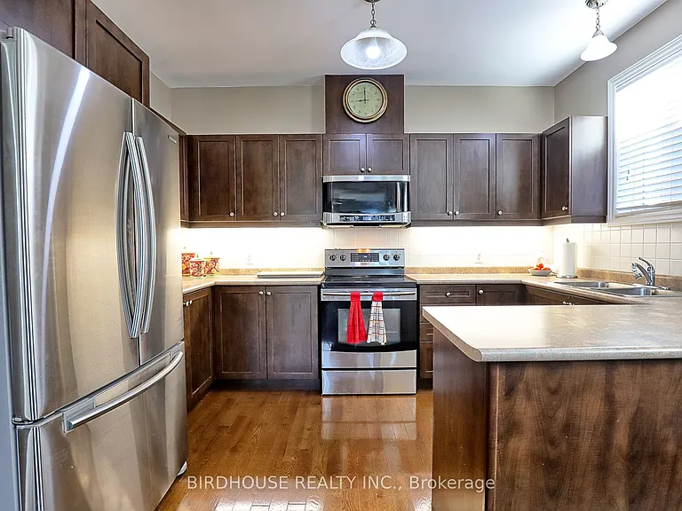 21 Ellis Cres — Photo 6