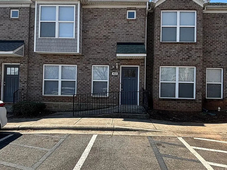 102 Etta Vaughn Ln — Photo 1