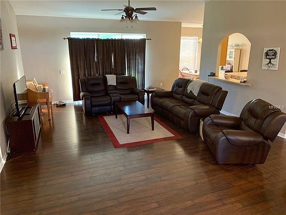 4th image of 472 Terranova St