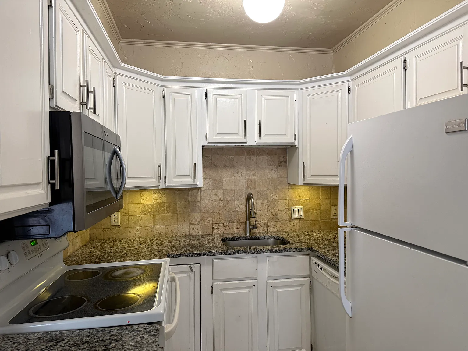 936 Winston Avenue — Photo 4