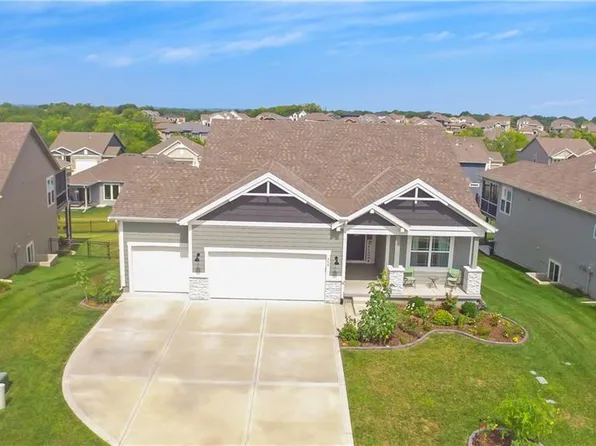 114 NW Grady Ct, Lees Summit, MO 64081