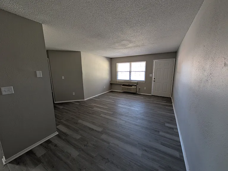 1104 E 13th St #1B1B — Photo 6
