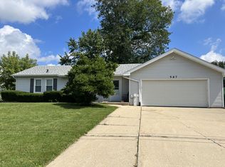 567 N Greenleaf St, Gurnee, IL 60031