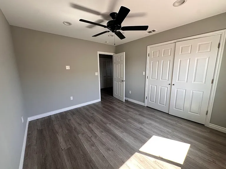 7542 Denny Ave — Photo 18