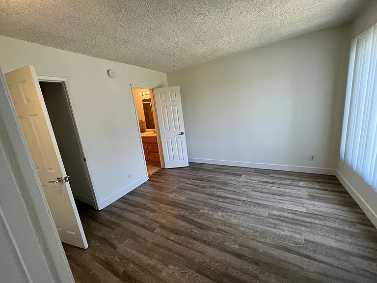 9344 National Blvd — Photo 15