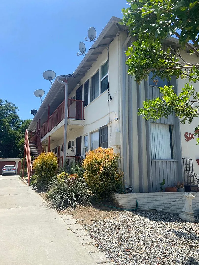 Queen 6 Apartments (DMM942) — Photo 1