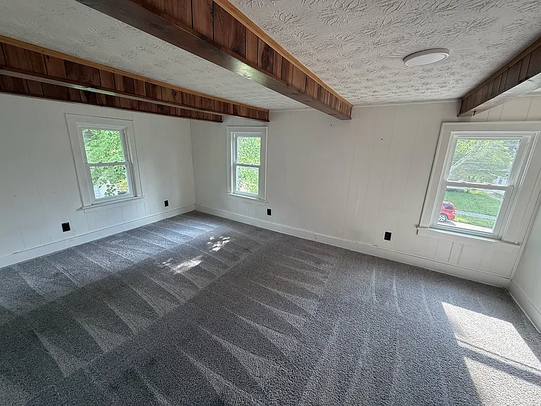 275 Goodview Ave — Photo 2